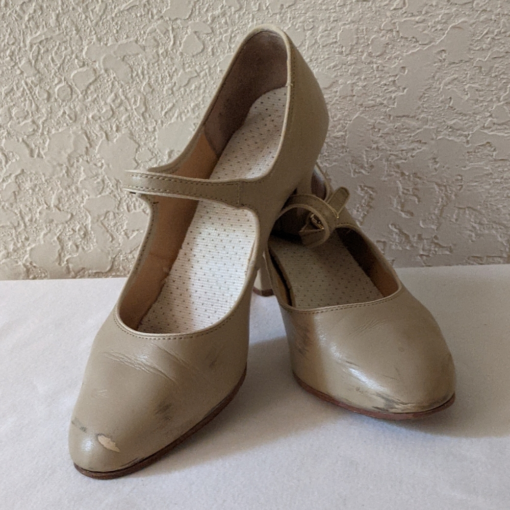 Leo's Dance Shoes, Beige